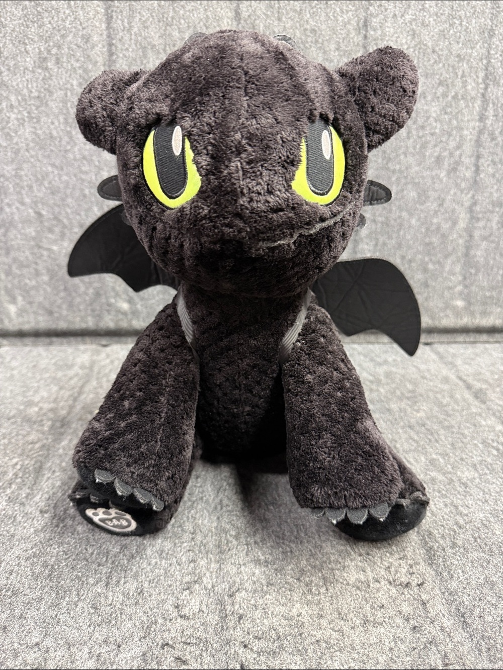 Dreamworks Black Toothless Plush Dragon with Yellow Eyes makes noise.